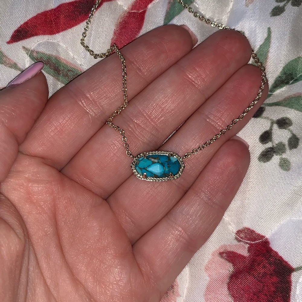 Kendra Scott necklace